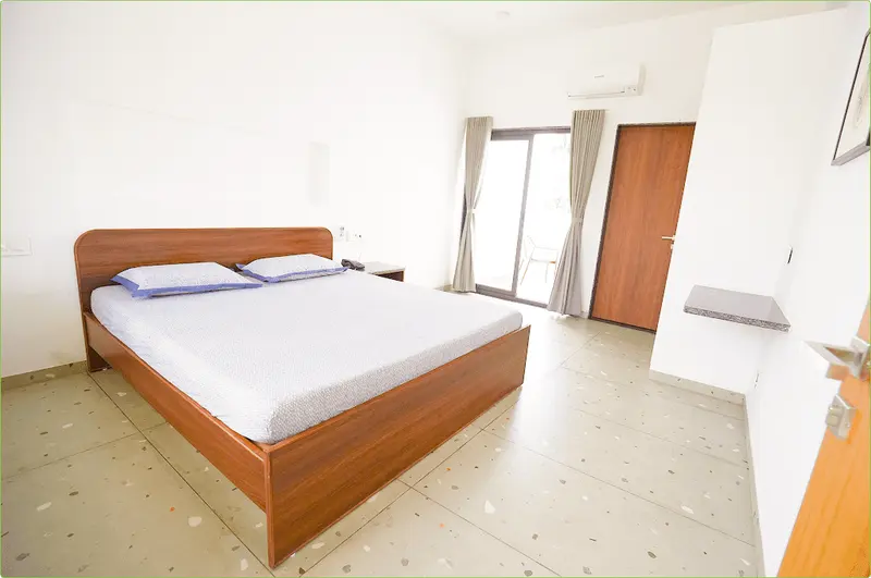 Mid room – photo 2